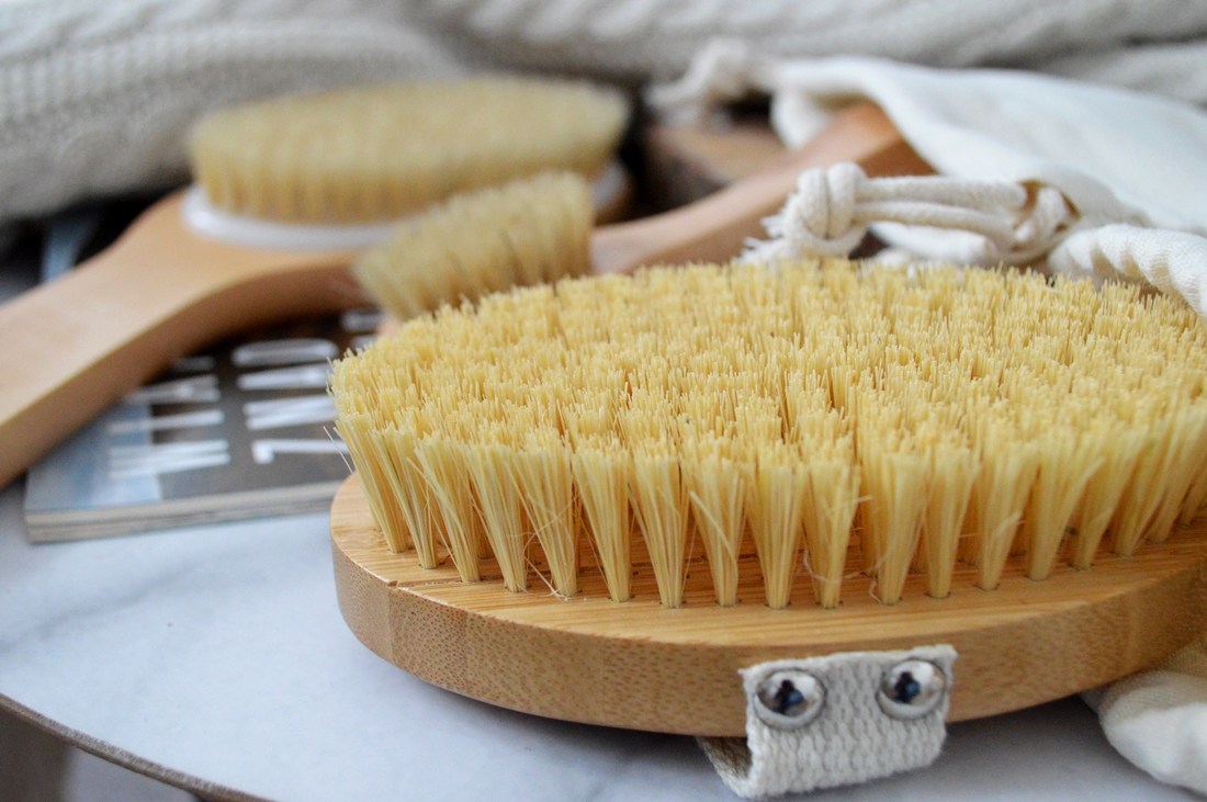 jak szczotkować ciało na sucho puderek.com.pl